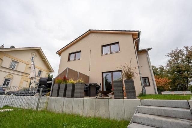 Predaj domu 145 m², pozemek 267 m², Schloßstraße 20a, Odelzhausen, Bavorsko Predaj domu 145 m², pozemek 267 m², Schloßstraße 20a, Odelzhausen, Bavorsko