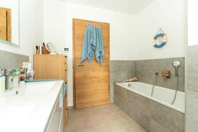 Predaj domu 145 m², pozemek 267 m², Schloßstraße 20a, Odelzhausen, Bavorsko Predaj domu 145 m², pozemek 267 m², Schloßstraße 20a, Odelzhausen, Bavorsko