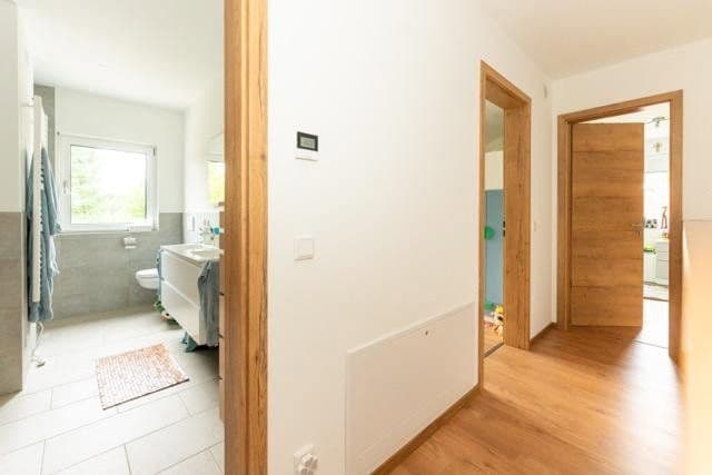 Predaj domu 145 m², pozemek 267 m², Schloßstraße 20a, Odelzhausen, Bavorsko Predaj domu 145 m², pozemek 267 m², Schloßstraße 20a, Odelzhausen, Bavorsko