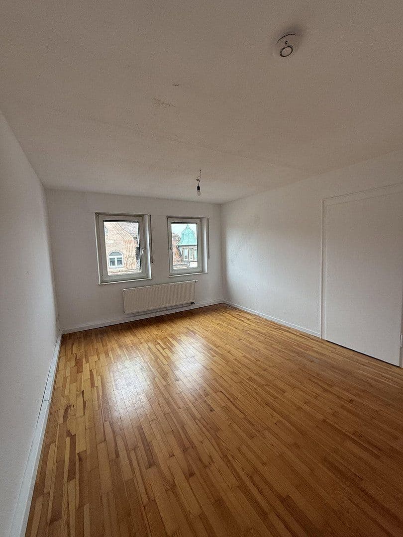 Prenájom bytu 4-izbový 120 m², Bucher Straße 97, Nürnberg, Bavorsko Prenájom bytu 4-izbový 120 m², Bucher Straße 97, Nürnberg, Bavorsko