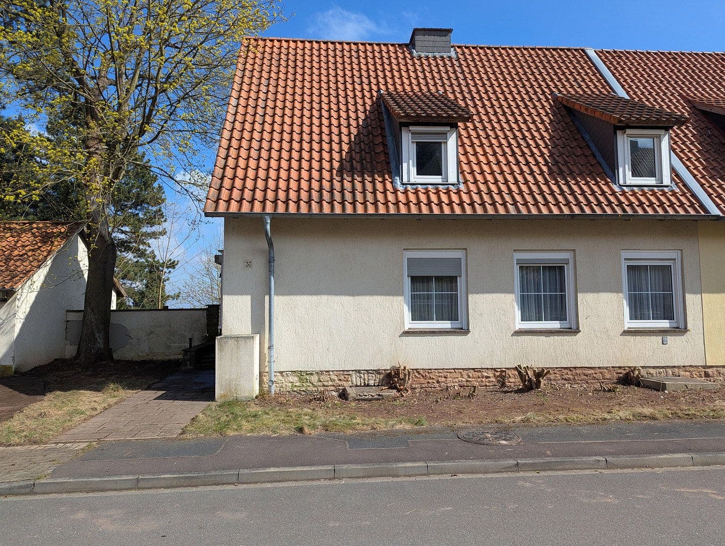 Predaj domu 123 m², pozemek 1.041 m², Herrmann-Löns-Weg 37, Salzgitter, Dolné Sasko Predaj domu 123 m², pozemek 1.041 m², Herrmann-Löns-Weg 37, Salzgitter, Dolné Sasko