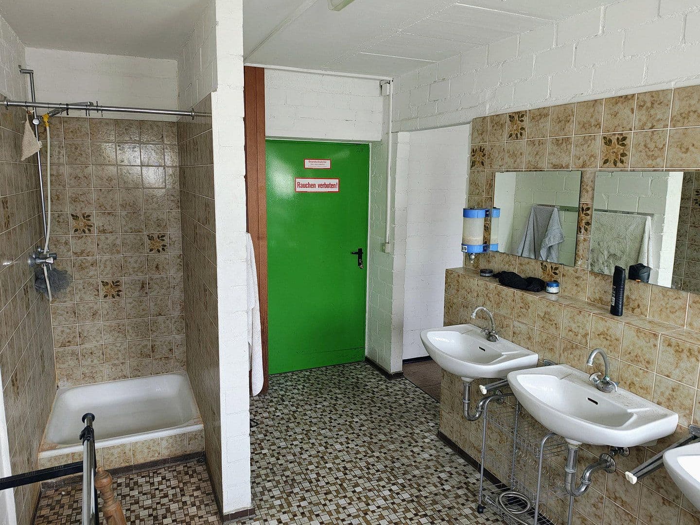 Prenájom nebytového priestoru 960 m², Am Steinbruch 3, Gerhardshofen, Bavorsko Prenájom nebytového priestoru 960 m², Am Steinbruch 3, Gerhardshofen, Bavorsko