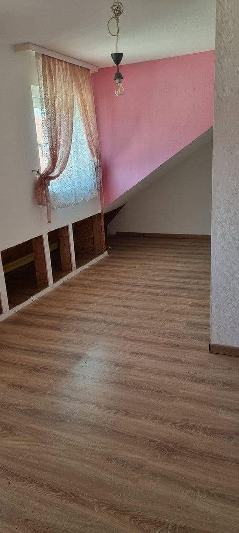 Predaj domu 190 m², pozemek 322 m², Reichenbach an der Fils, Bádensko-Wurttembersko Predaj domu 190 m², pozemek 322 m², Reichenbach an der Fils, Bádensko-Wurttembersko