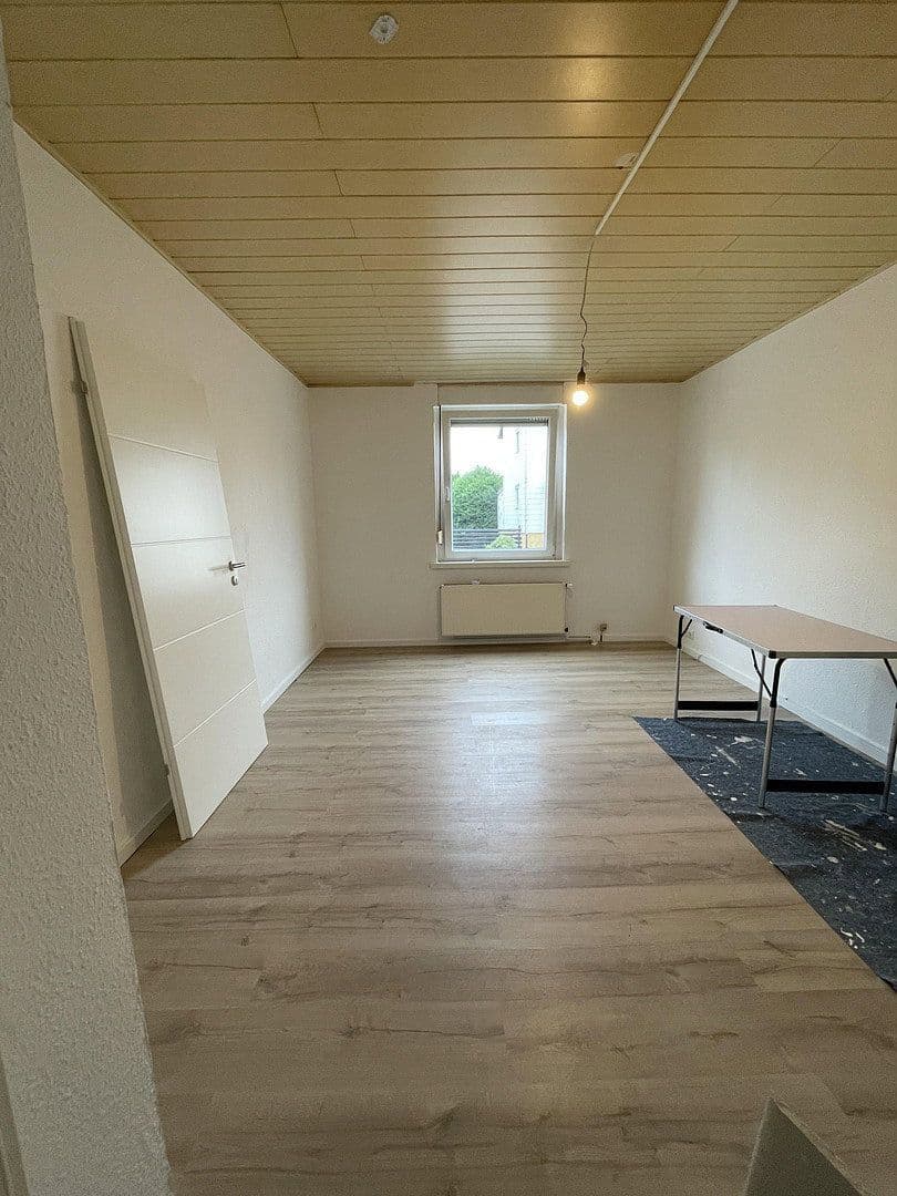 Prenájom bytu 2-izbový 70 m², Landstraße 47, Barsinghausen, Dolné Sasko Prenájom bytu 2-izbový 70 m², Landstraße 47, Barsinghausen, Dolné Sasko