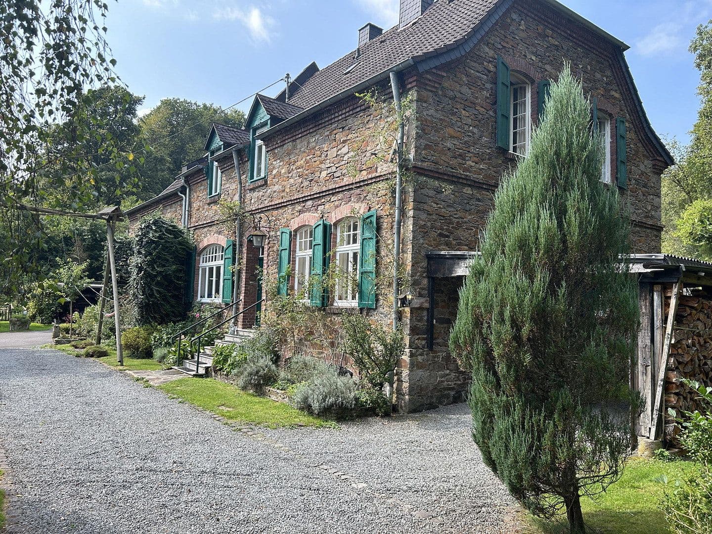 Predaj domu 220 m², pozemek 2.373 m², Hellenthal, Severné Porýnie - Westfálsko Predaj domu 220 m², pozemek 2.373 m², Hellenthal, Severné Porýnie - Westfálsko