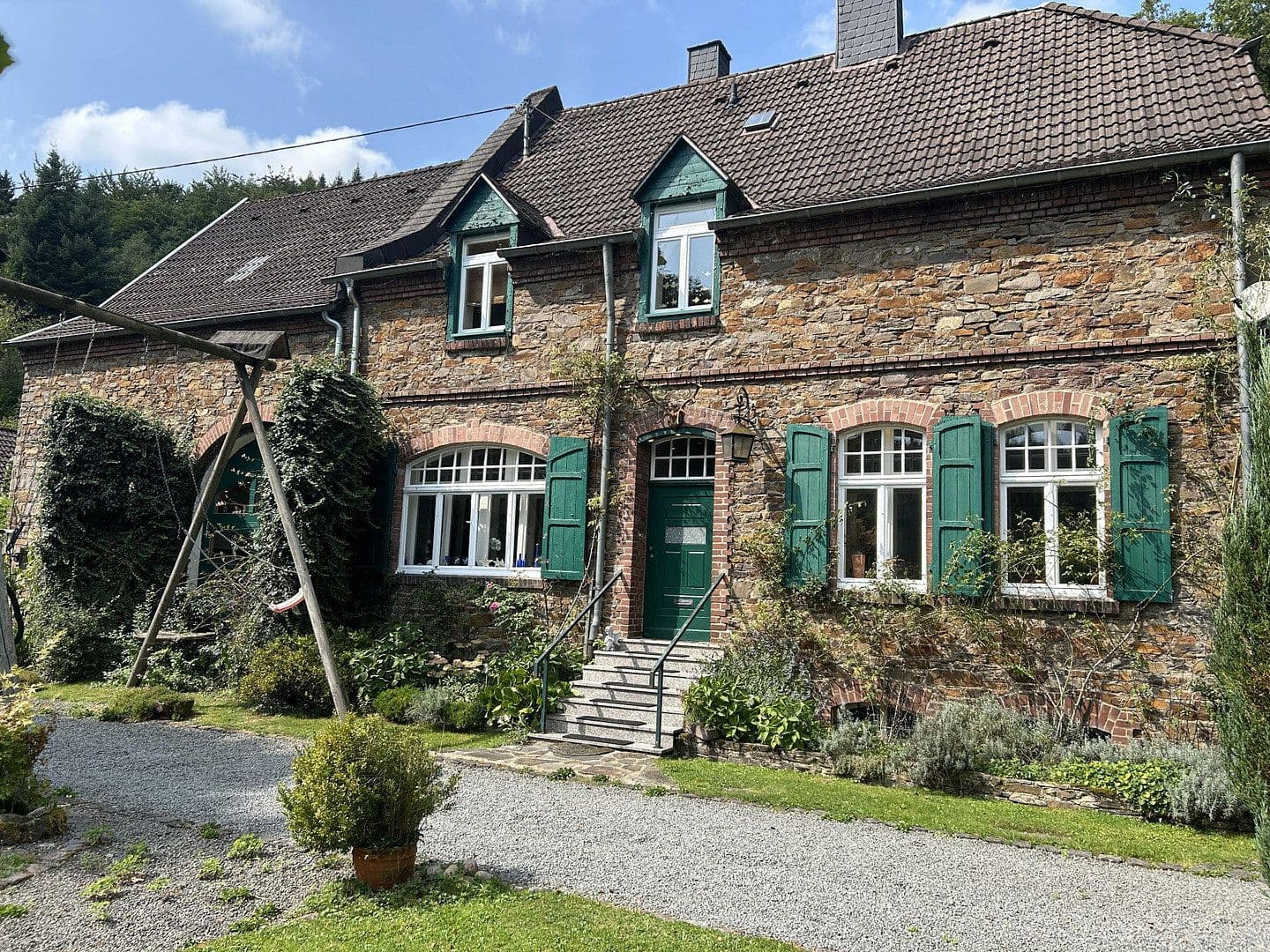 Predaj domu 220 m², pozemek 2.373 m², Hellenthal, Severné Porýnie - Westfálsko Predaj domu 220 m², pozemek 2.373 m², Hellenthal, Severné Porýnie - Westfálsko