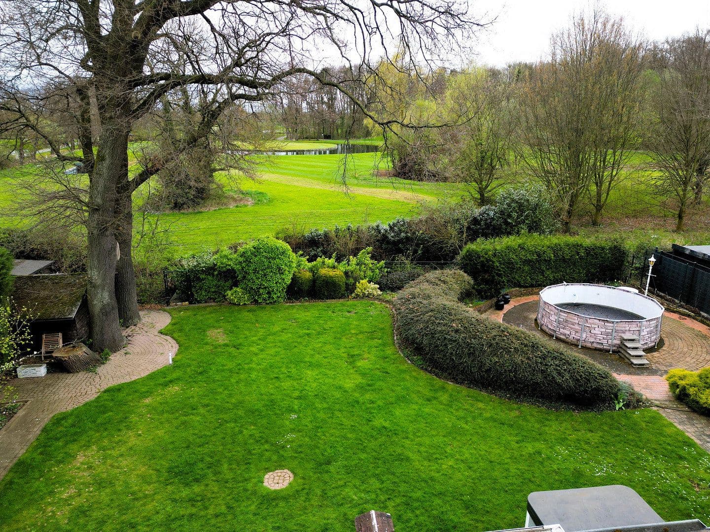 Predaj domu 356 m², pozemek 1.039 m², Swisttal, Severné Porýnie - Westfálsko Predaj domu 356 m², pozemek 1.039 m², Swisttal, Severné Porýnie - Westfálsko