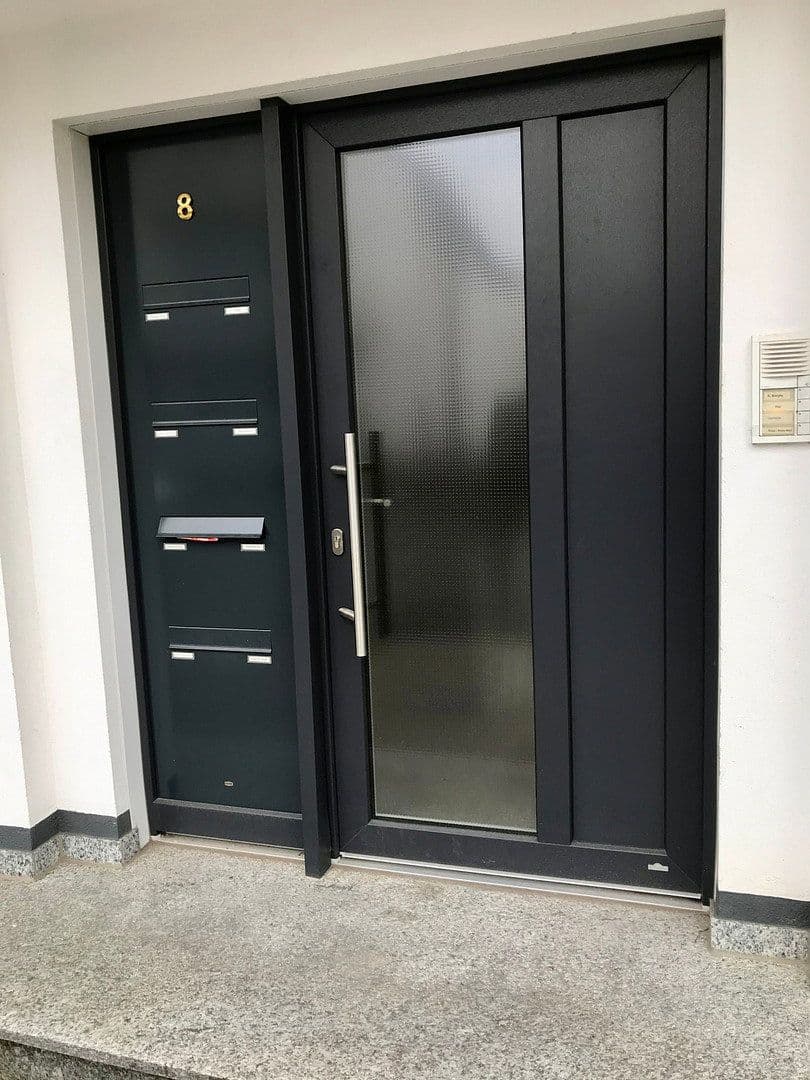 Predaj domu 283 m², pozemek 460 m², Münzenburgstraße 8, Oberursel (Taunus), Hesensko Predaj domu 283 m², pozemek 460 m², Münzenburgstraße 8, Oberursel (Taunus), Hesensko