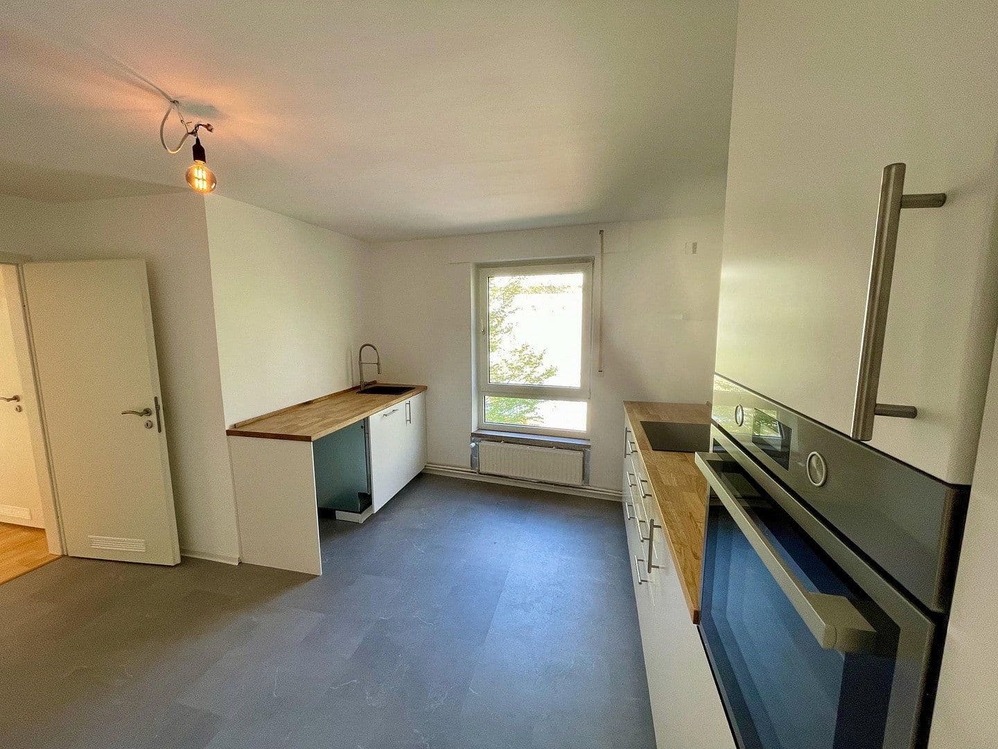 Prenájom bytu 3-izbový 90 m², St. Franziskus-Str. 9, Kaiserslautern, Porýnie-Falcko Prenájom bytu 3-izbový 90 m², St. Franziskus-Str. 9, Kaiserslautern, Porýnie-Falcko