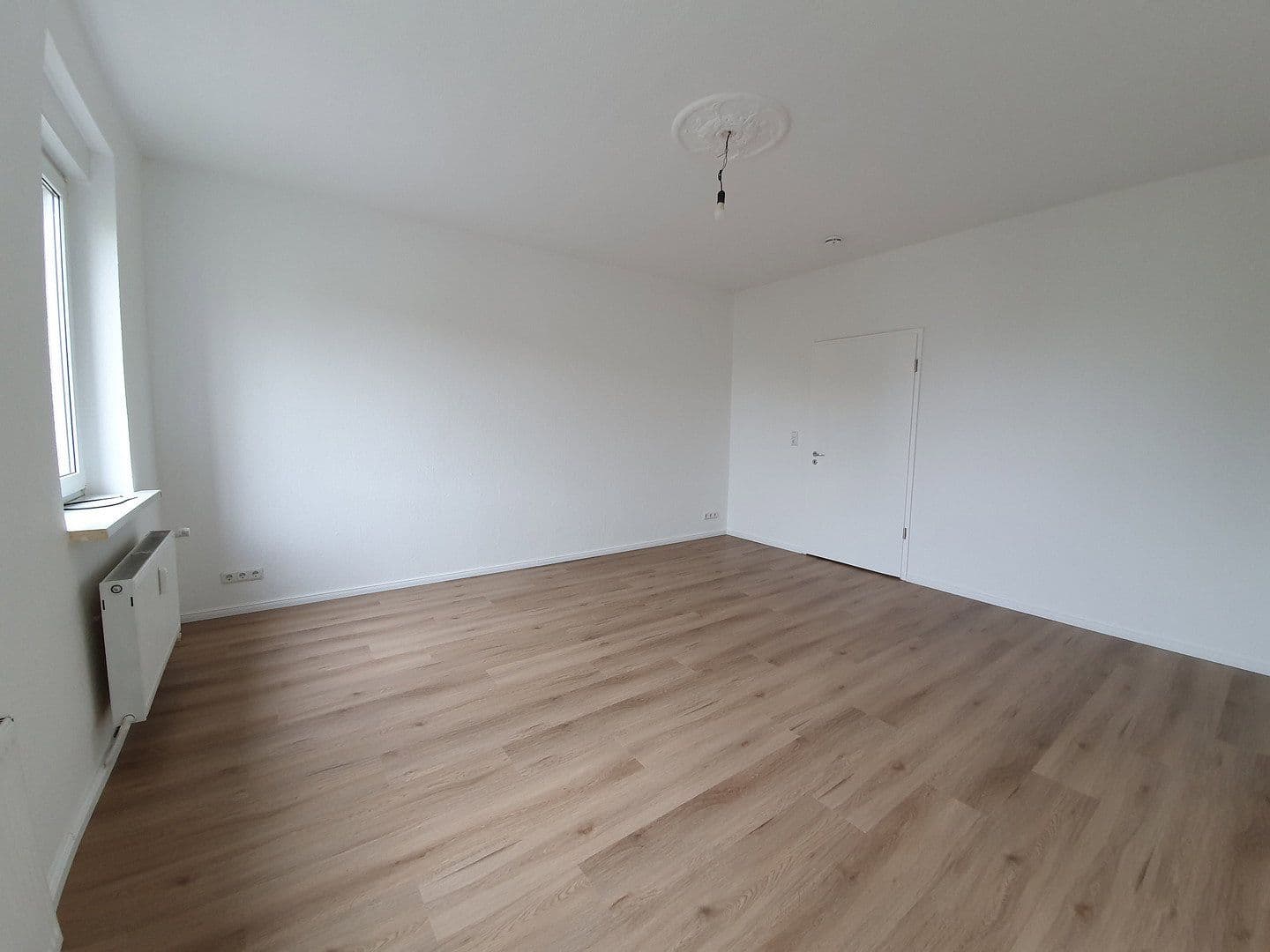 Prenájom bytu 2-izbový 81 m², Lindenstraße 32, Velten, Brandenbursko Prenájom bytu 2-izbový 81 m², Lindenstraße 32, Velten, Brandenbursko