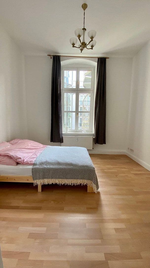 Prenájom bytu 3-izbový 116 m², Albrechtstraße, Berlin, Berlín Prenájom bytu 3-izbový 116 m², Albrechtstraße, Berlin, Berlín