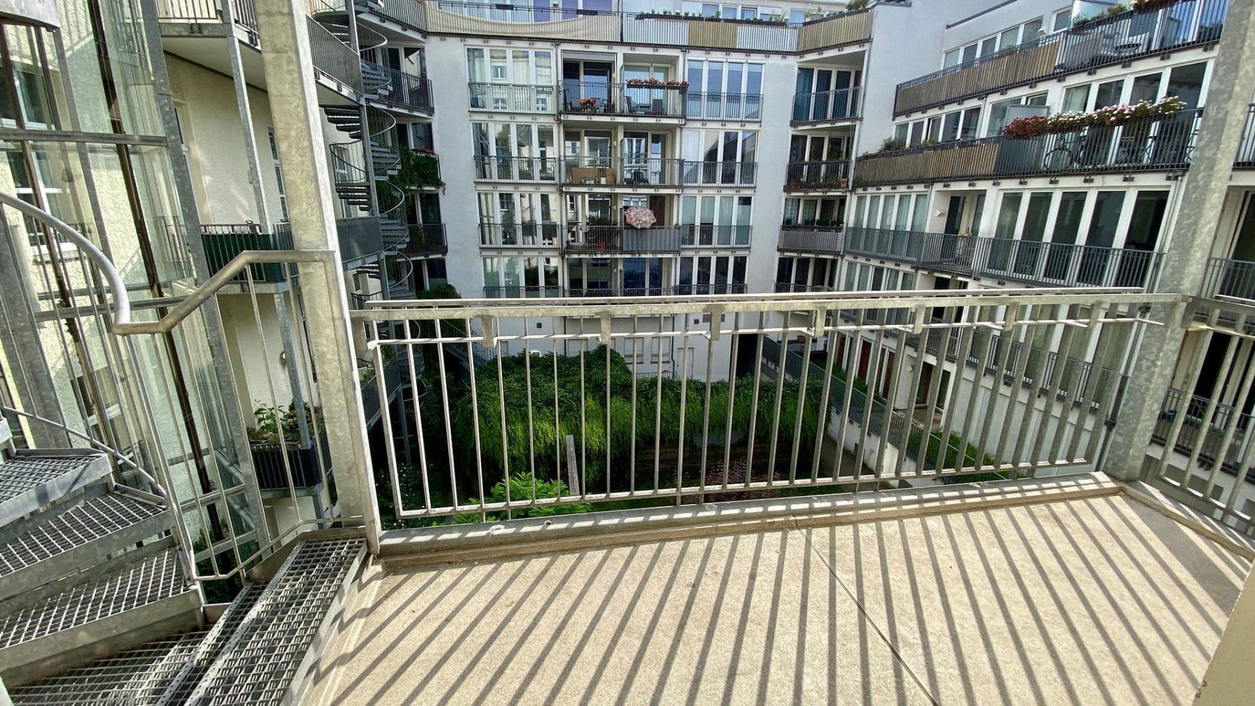 Prenájom bytu 3-izbový 116 m², Albrechtstraße, Berlin, Berlín Prenájom bytu 3-izbový 116 m², Albrechtstraße, Berlin, Berlín