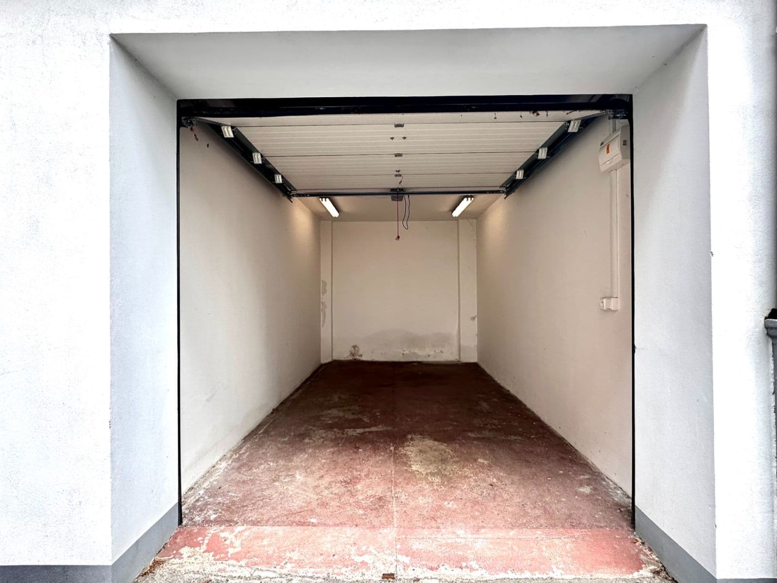 Prenájom garáže 15 m², Hodonínská, Praha, Praha Prenájom garáže 15 m², Hodonínská, Praha, Praha