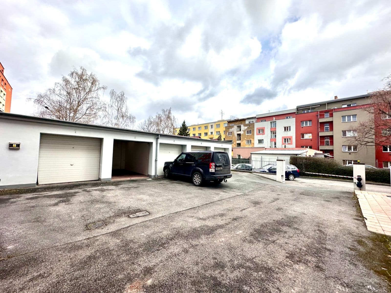 Prenájom garáže 15 m², Hodonínská, Praha, Praha Prenájom garáže 15 m², Hodonínská, Praha, Praha