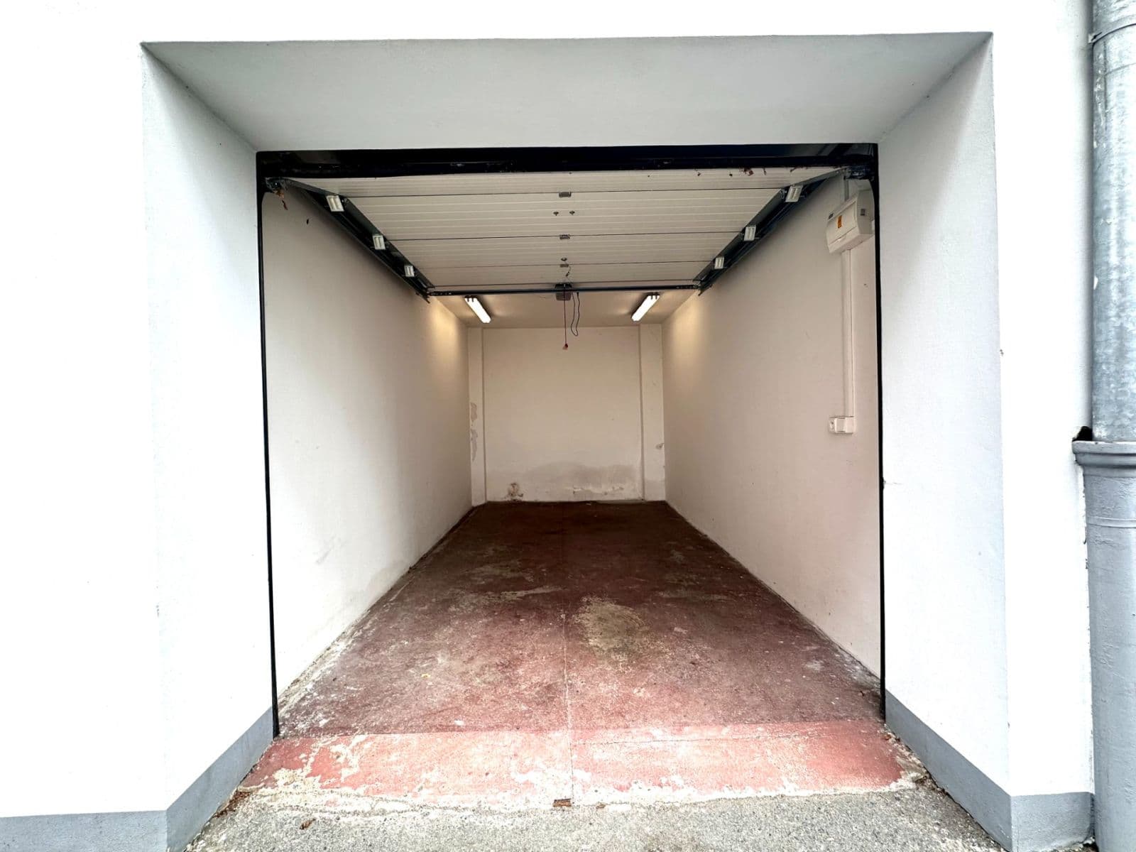 Prenájom garáže 15 m², Hodonínská, Praha, Praha Prenájom garáže 15 m², Hodonínská, Praha, Praha