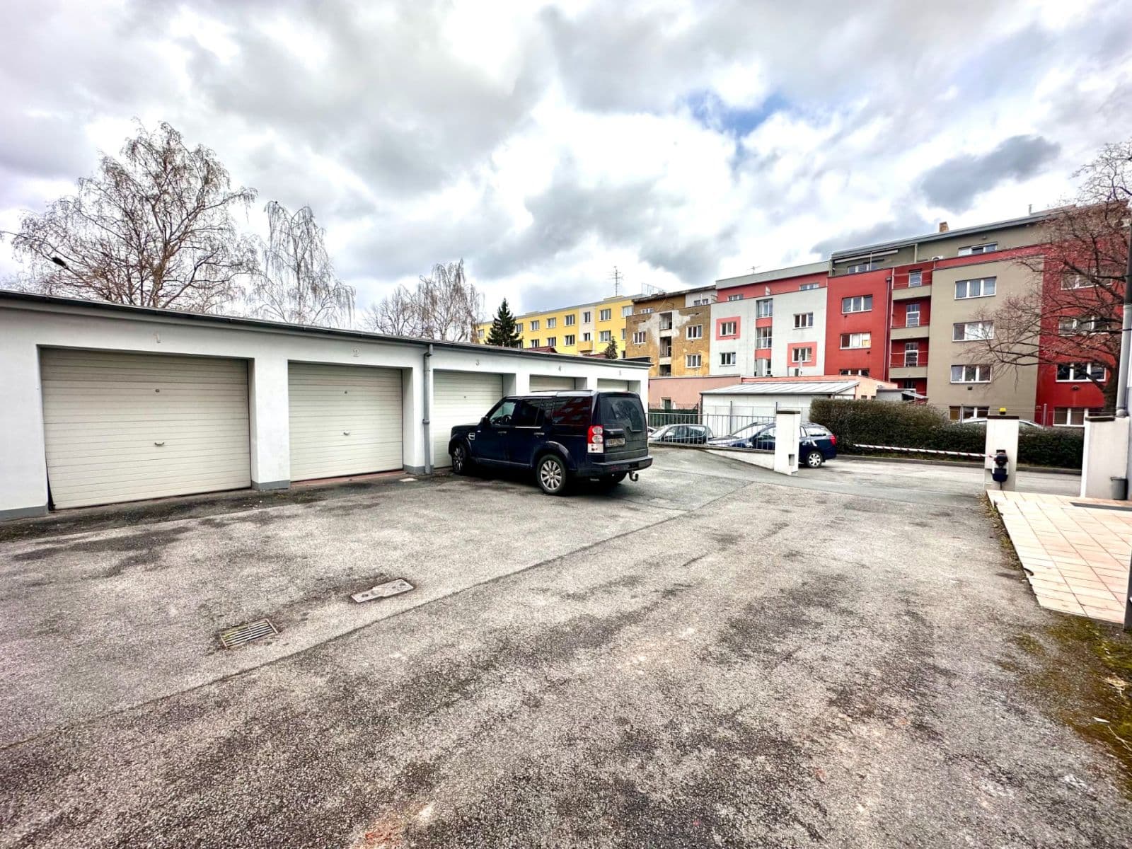 Prenájom garáže 15 m², Hodonínská, Praha, Praha Prenájom garáže 15 m², Hodonínská, Praha, Praha