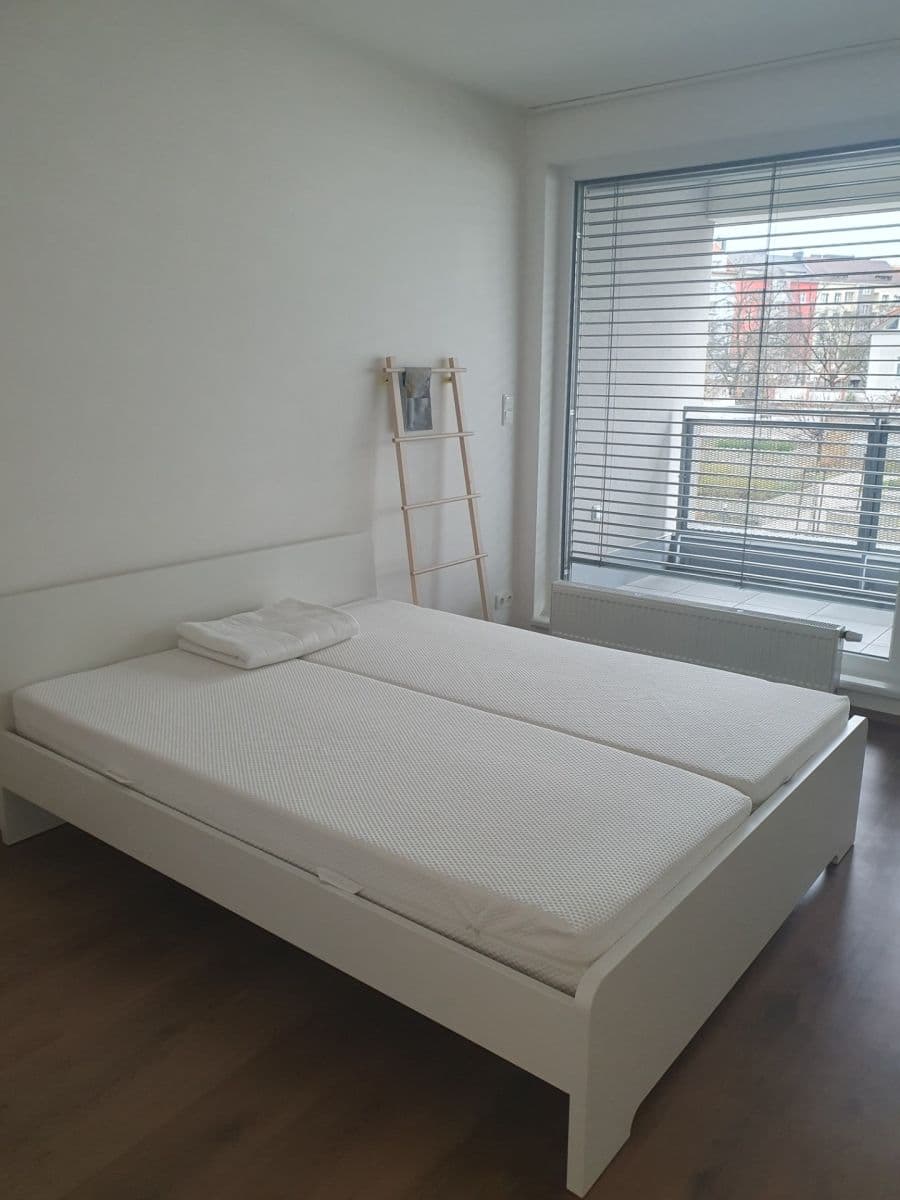 Prenájom bytu 2-izbový 62 m², Nemocniční, Plzeň, Plzeňský kraj Prenájom bytu 2-izbový 62 m², Nemocniční, Plzeň, Plzeňský kraj