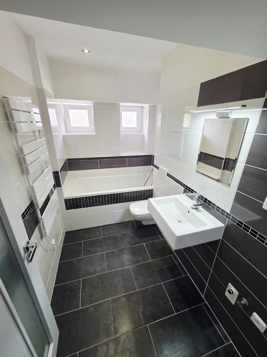 Prenájom bytu 2-izbový 55 m², Mojmírovo náměstí, Brno, Jihomoravský kraj Prenájom bytu 2-izbový 55 m², Mojmírovo náměstí, Brno, Jihomoravský kraj