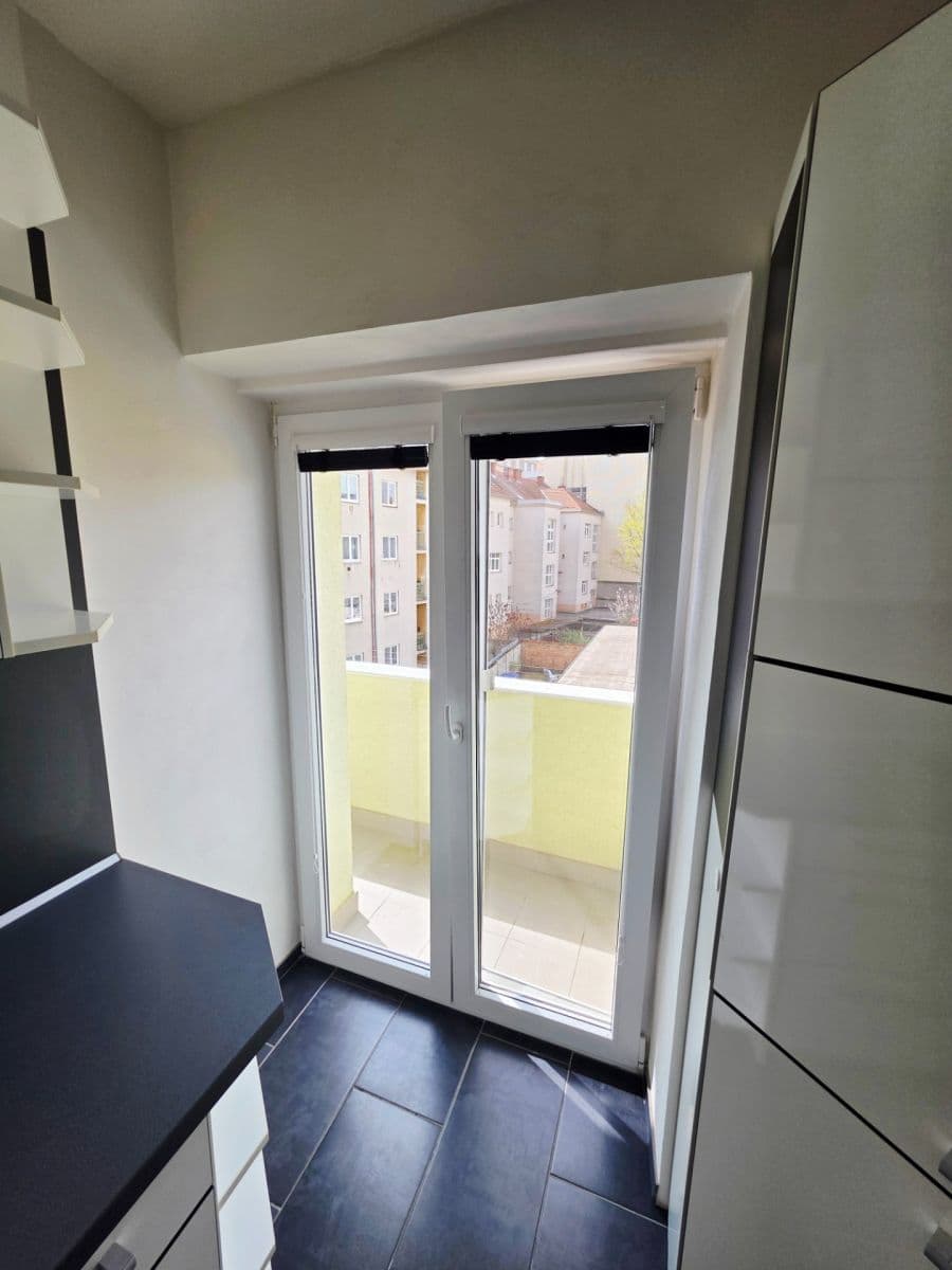 Prenájom bytu 2-izbový 55 m², Mojmírovo náměstí, Brno, Jihomoravský kraj Prenájom bytu 2-izbový 55 m², Mojmírovo náměstí, Brno, Jihomoravský kraj