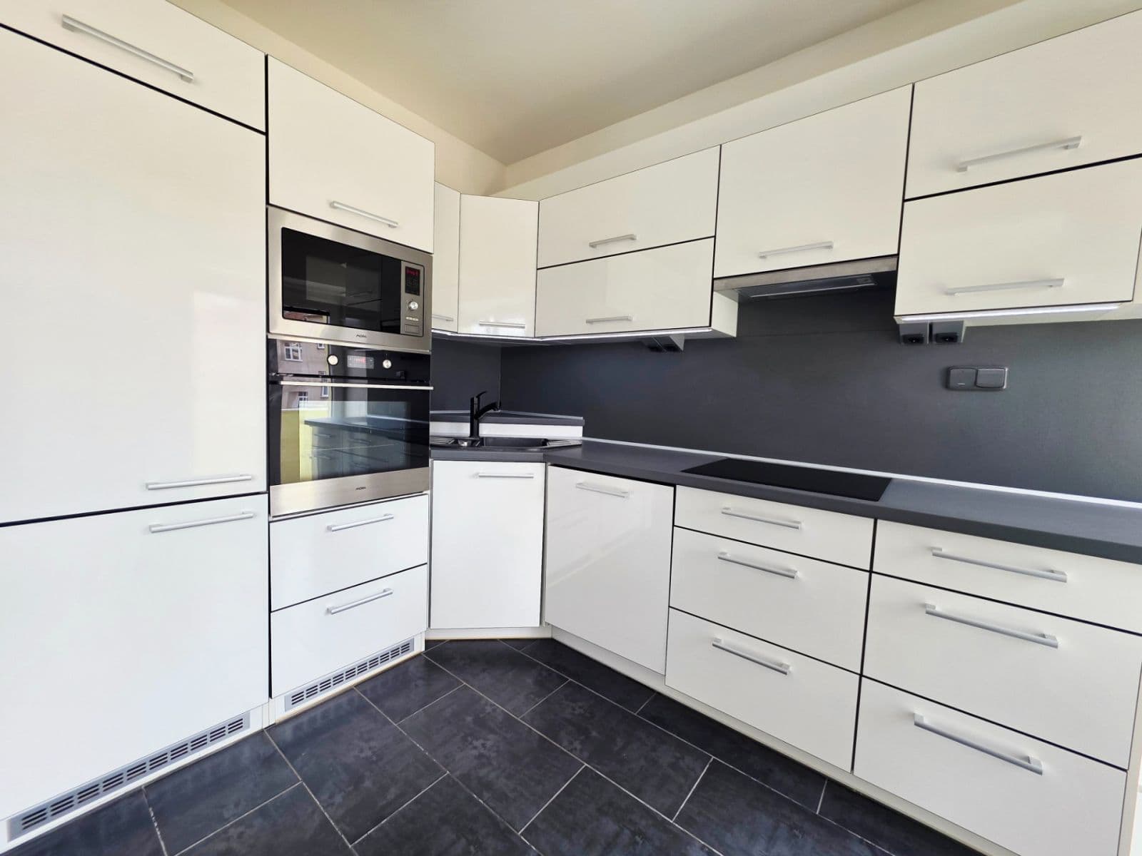 Prenájom bytu 2-izbový 55 m², Mojmírovo náměstí, Brno, Jihomoravský kraj Prenájom bytu 2-izbový 55 m², Mojmírovo náměstí, Brno, Jihomoravský kraj