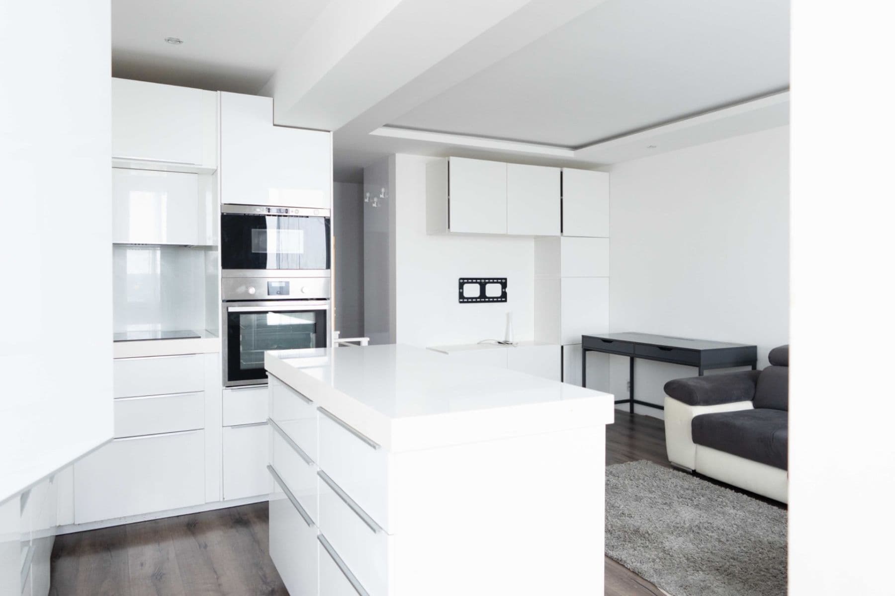 Prenájom bytu 3-izbový 74 m², K Červenému vrchu, Praha, Praha Prenájom bytu 3-izbový 74 m², K Červenému vrchu, Praha, Praha