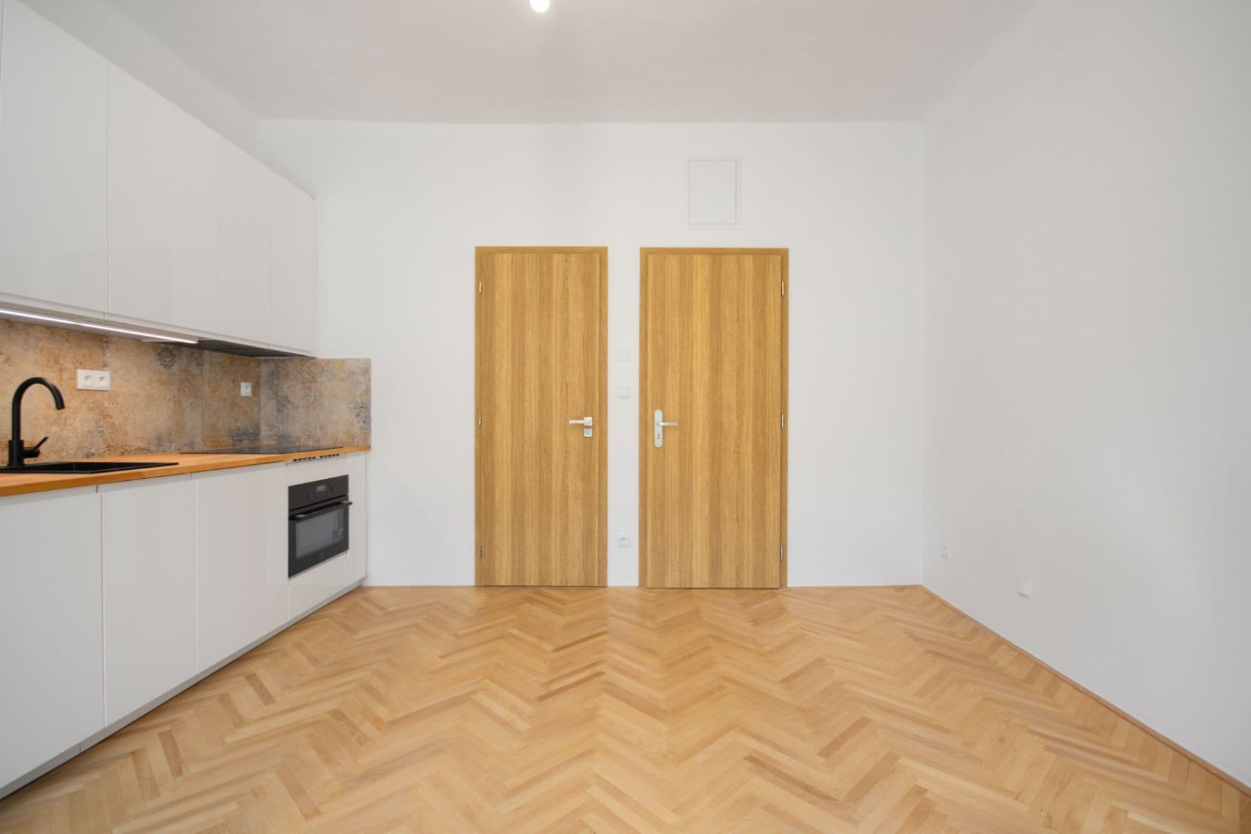Prenájom bytu 1-izbový 21 m², Bělehradská, Praha, Praha Prenájom bytu 1-izbový 21 m², Bělehradská, Praha, Praha