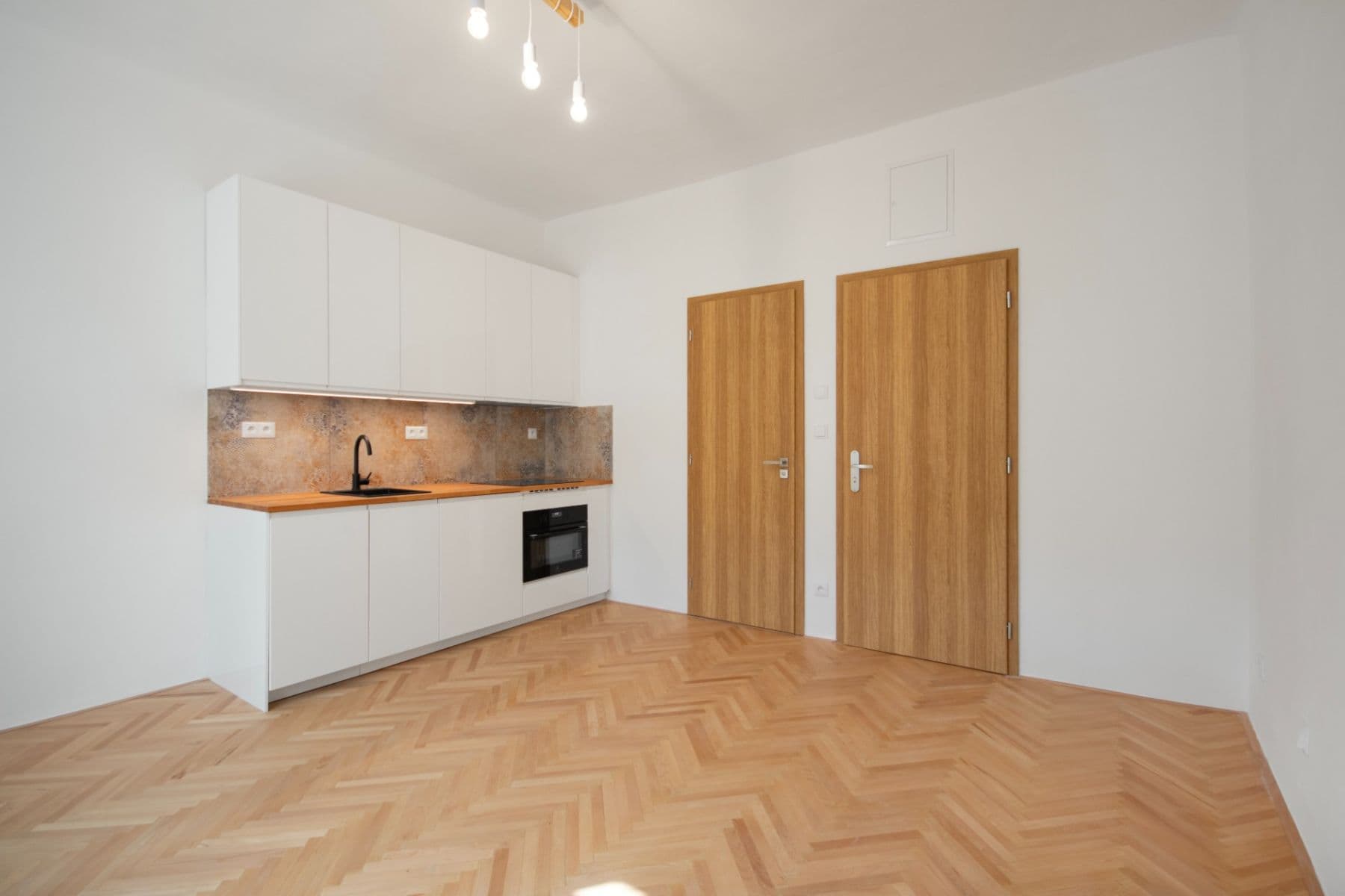 Prenájom bytu 1-izbový 21 m², Bělehradská, Praha, Praha Prenájom bytu 1-izbový 21 m², Bělehradská, Praha, Praha