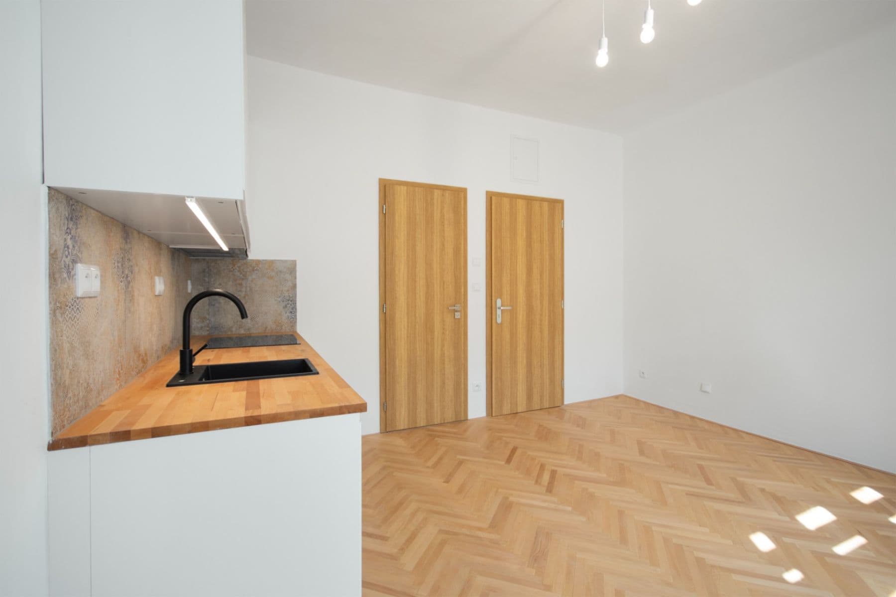 Prenájom bytu 1-izbový 21 m², Bělehradská, Praha, Praha Prenájom bytu 1-izbový 21 m², Bělehradská, Praha, Praha