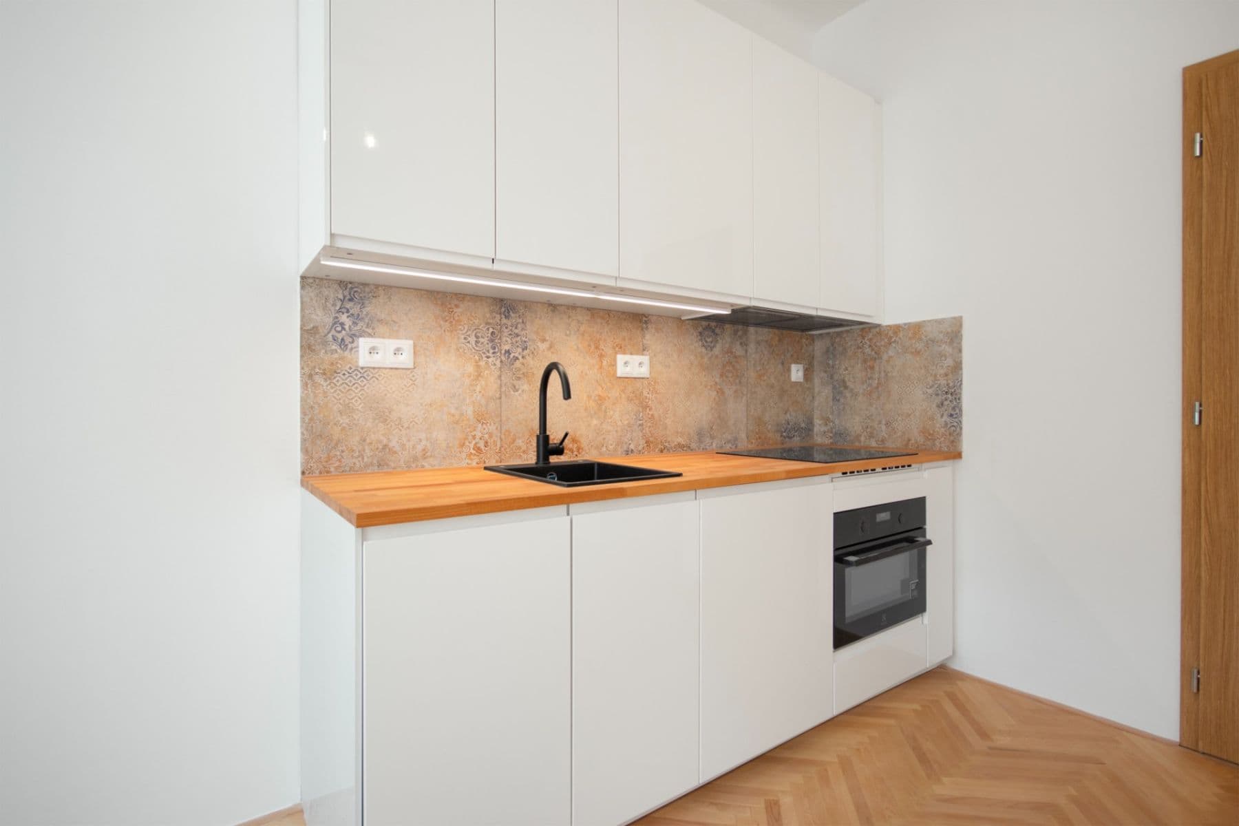 Prenájom bytu 1-izbový 21 m², Bělehradská, Praha, Praha Prenájom bytu 1-izbový 21 m², Bělehradská, Praha, Praha
