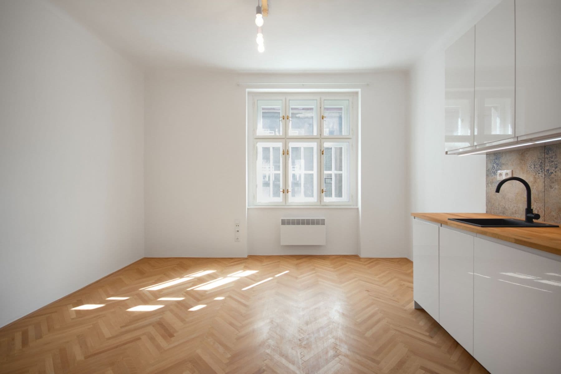 Prenájom bytu 1-izbový 21 m², Bělehradská, Praha, Praha Prenájom bytu 1-izbový 21 m², Bělehradská, Praha, Praha