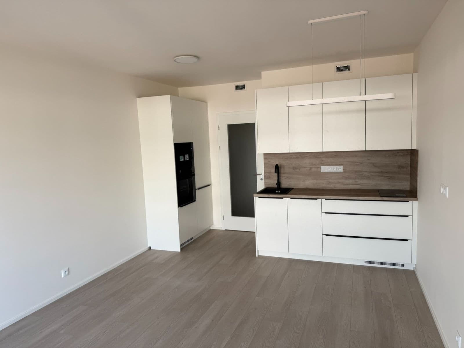 Prenájom bytu 1-izbový 32 m², Poděbradská, Praha, Praha Prenájom bytu 1-izbový 32 m², Poděbradská, Praha, Praha