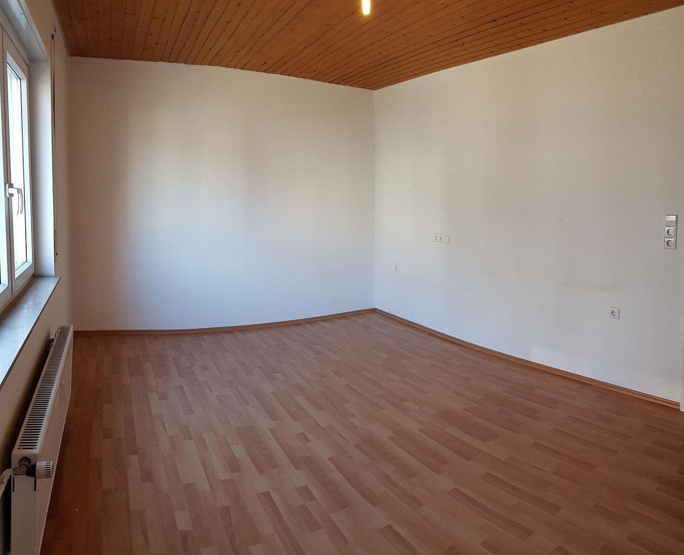 Prenájom bytu 2-izbový 55 m², Böblingen, Bádensko-Wurttembersko Prenájom bytu 2-izbový 55 m², Böblingen, Bádensko-Wurttembersko