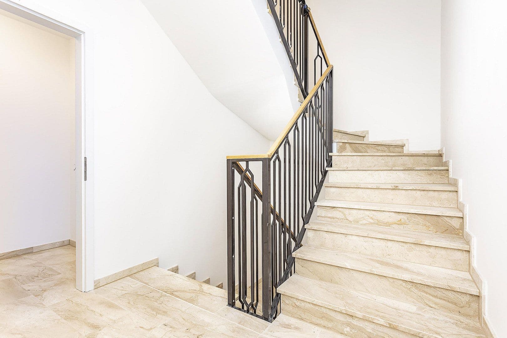 Predaj bytu 3-izbový 78 m², Berlin, Berlín Predaj bytu 3-izbový 78 m², Berlin, Berlín