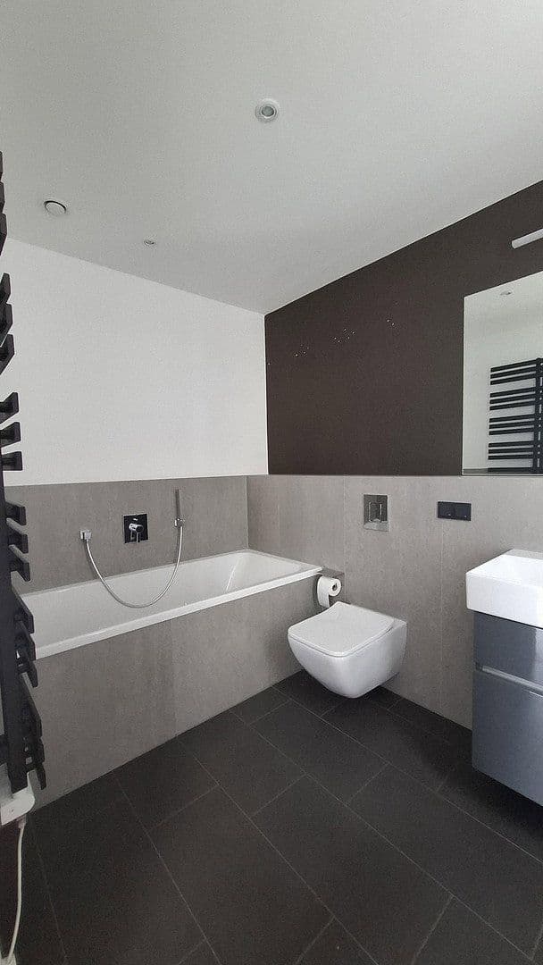 Predaj bytu 3-izbový 95 m², Berlin, Berlín Predaj bytu 3-izbový 95 m², Berlin, Berlín