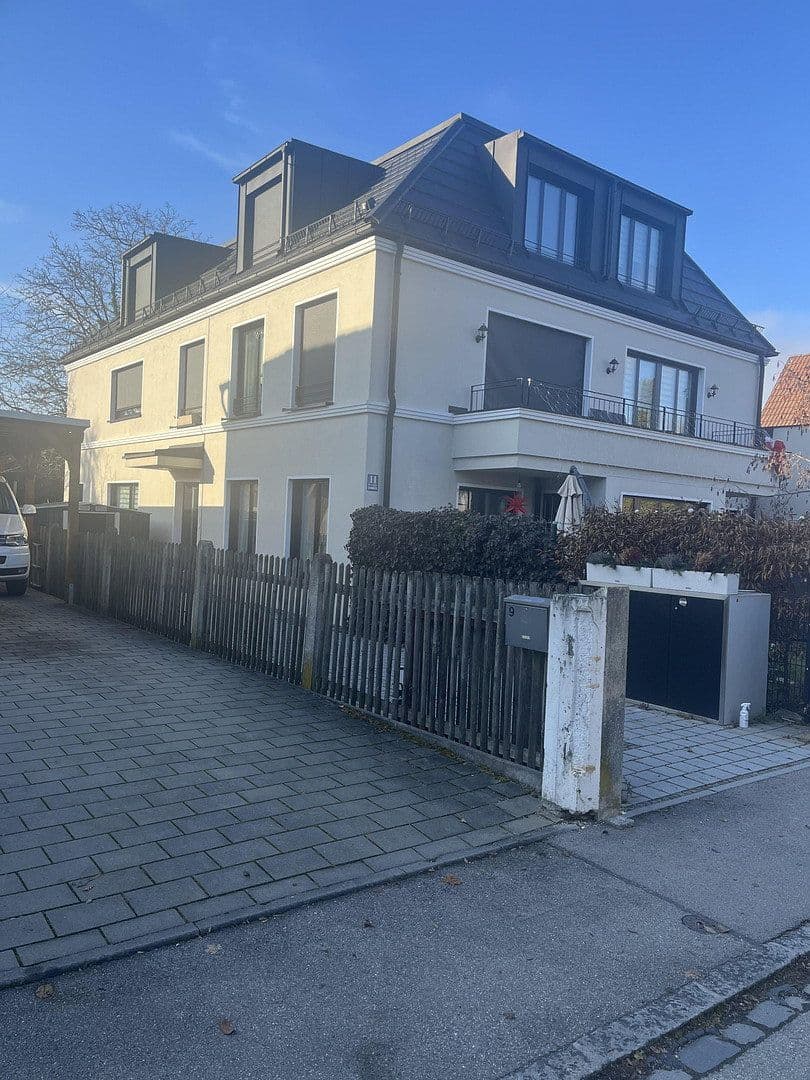 Predaj domu 165 m², pozemek 175 m², München, Bavorsko Predaj domu 165 m², pozemek 175 m², München, Bavorsko