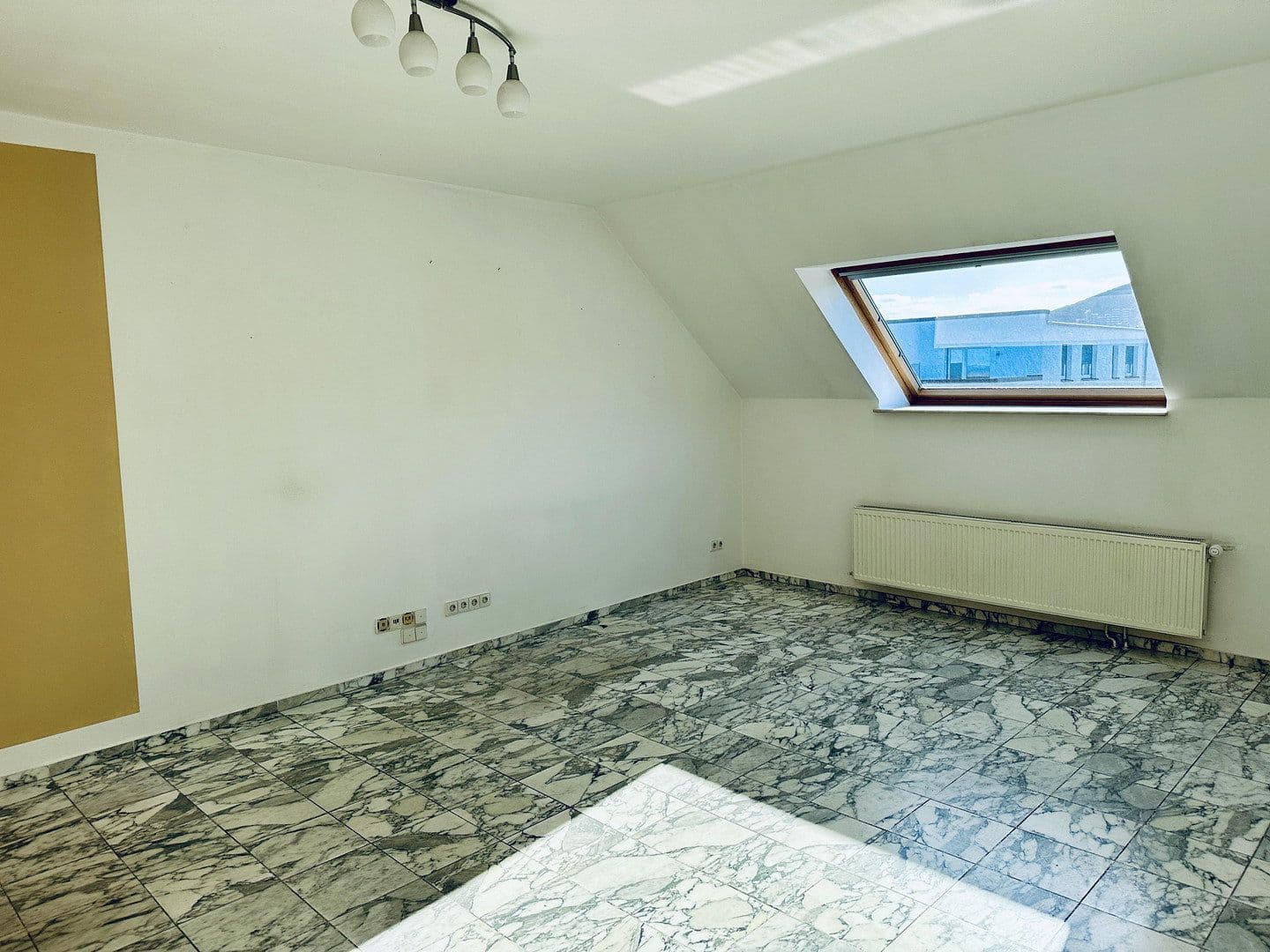 Prenájom bytu 3-izbový 73 m², Springe, Dolné Sasko Prenájom bytu 3-izbový 73 m², Springe, Dolné Sasko