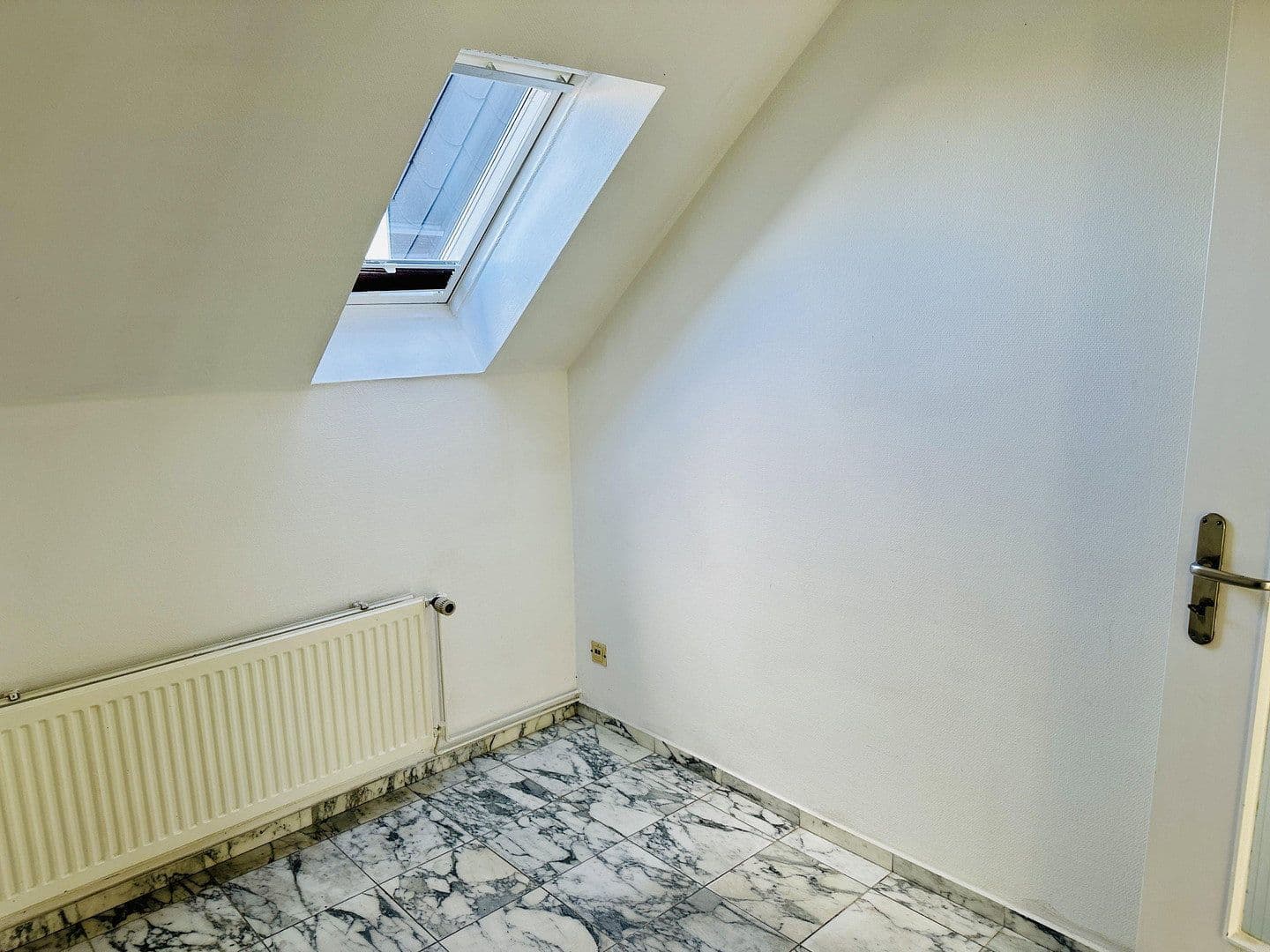 Prenájom bytu 3-izbový 73 m², Springe, Dolné Sasko Prenájom bytu 3-izbový 73 m², Springe, Dolné Sasko