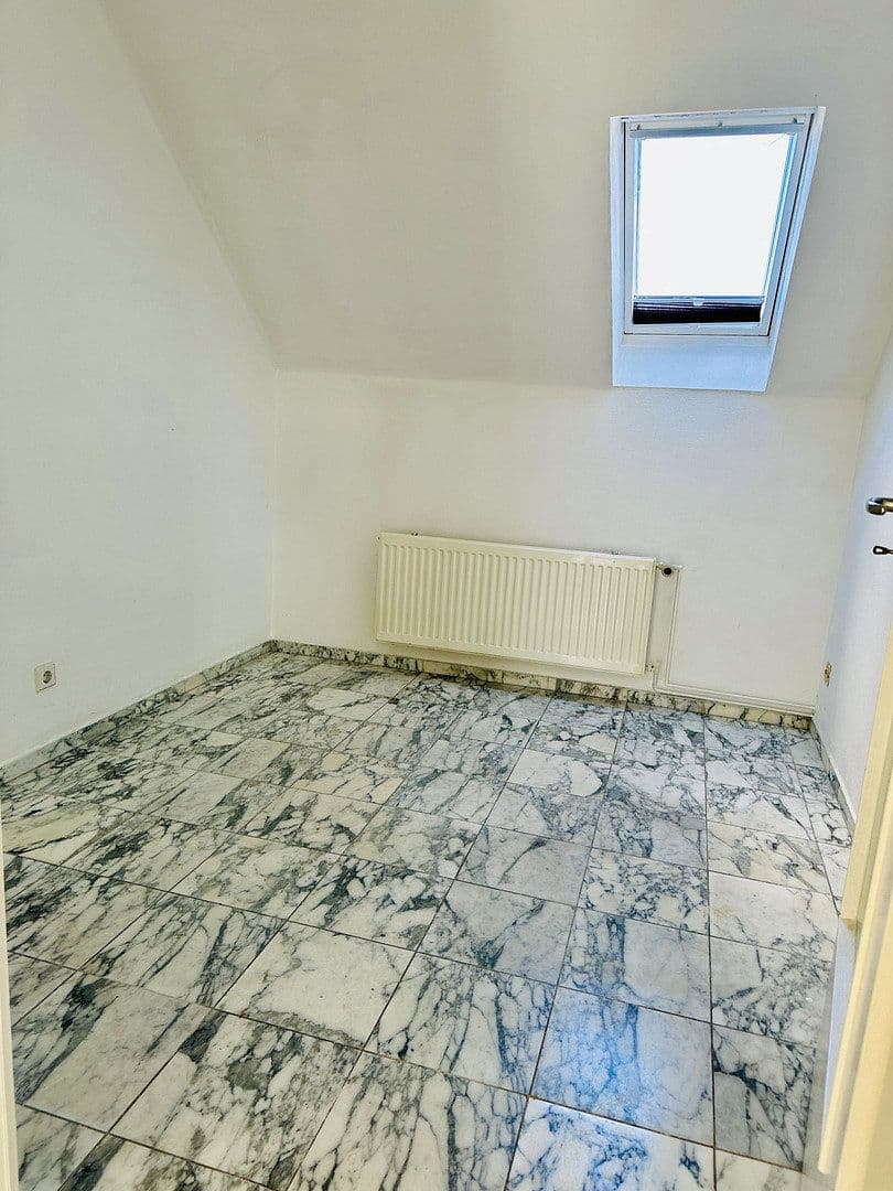 Prenájom bytu 3-izbový 73 m², Springe, Dolné Sasko Prenájom bytu 3-izbový 73 m², Springe, Dolné Sasko