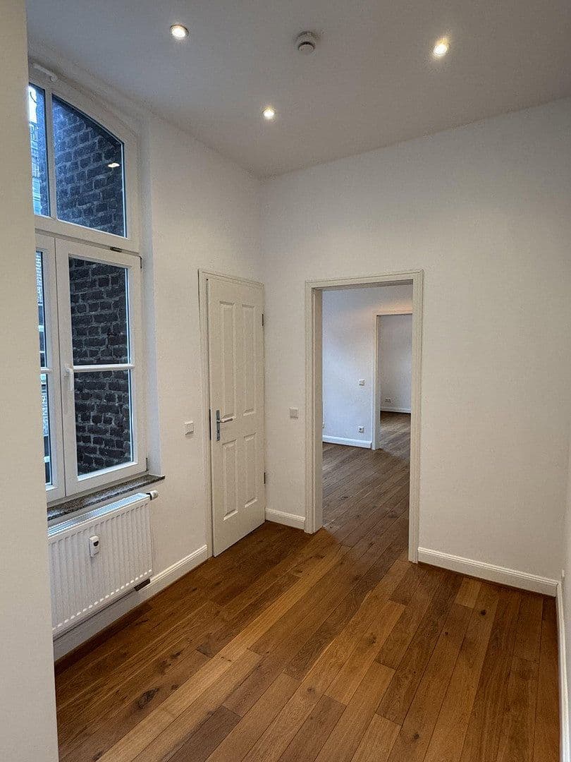 Prenájom bytu 4-izbový 112 m², Trimbornstrasse 11, Köln, Severné Porýnie - Westfálsko Prenájom bytu 4-izbový 112 m², Trimbornstrasse 11, Köln, Severné Porýnie - Westfálsko