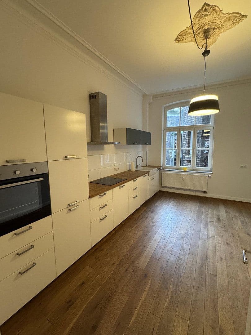 Prenájom bytu 4-izbový 112 m², Trimbornstrasse 11, Köln, Severné Porýnie - Westfálsko Prenájom bytu 4-izbový 112 m², Trimbornstrasse 11, Köln, Severné Porýnie - Westfálsko