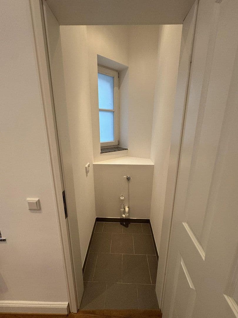 Prenájom bytu 4-izbový 112 m², Trimbornstrasse 11, Köln, Severné Porýnie - Westfálsko Prenájom bytu 4-izbový 112 m², Trimbornstrasse 11, Köln, Severné Porýnie - Westfálsko