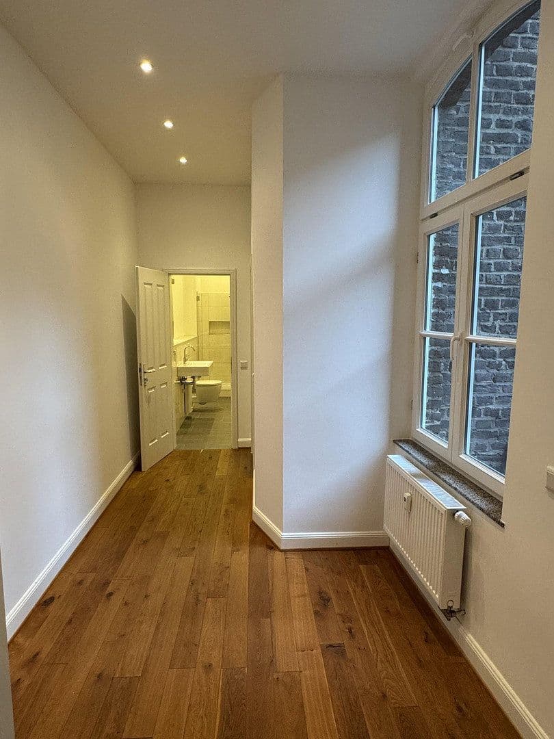 Prenájom bytu 4-izbový 112 m², Trimbornstrasse 11, Köln, Severné Porýnie - Westfálsko Prenájom bytu 4-izbový 112 m², Trimbornstrasse 11, Köln, Severné Porýnie - Westfálsko