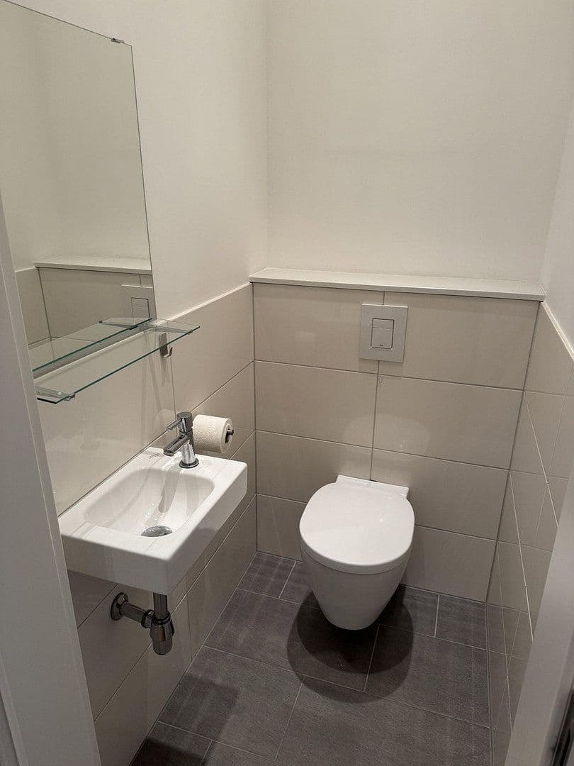 Prenájom bytu 4-izbový 112 m², Trimbornstrasse 11, Köln, Severné Porýnie - Westfálsko Prenájom bytu 4-izbový 112 m², Trimbornstrasse 11, Köln, Severné Porýnie - Westfálsko