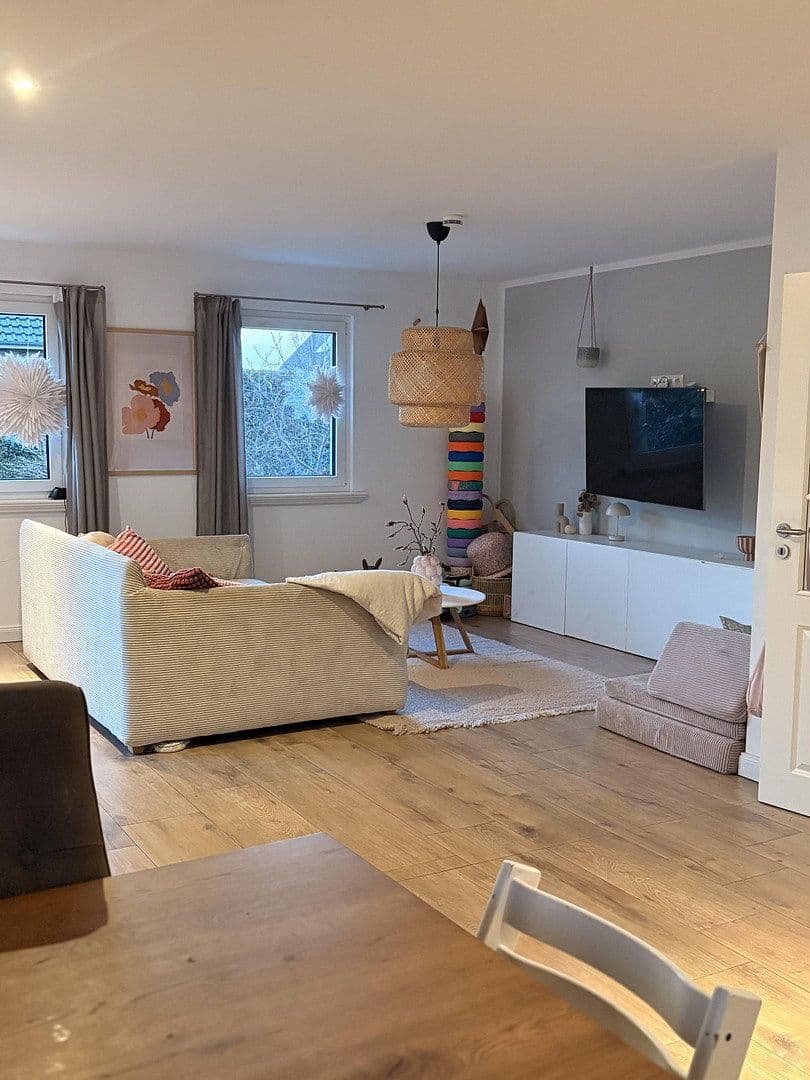 Predaj domu 210 m², pozemek 744 m², Radbruch, Dolné Sasko Predaj domu 210 m², pozemek 744 m², Radbruch, Dolné Sasko