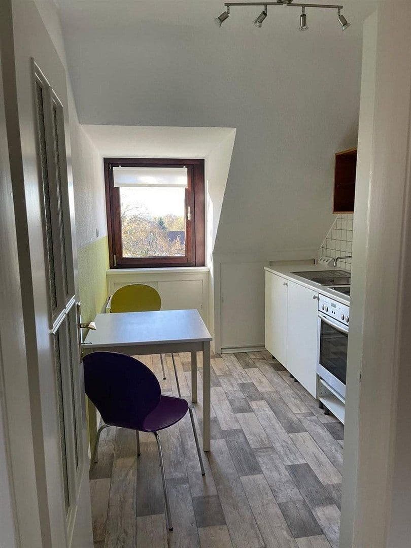 Prenájom bytu 1-izbový 35 m², Mülheim a.d. Ruhr, Severné Porýnie - Westfálsko Prenájom bytu 1-izbový 35 m², Mülheim a.d. Ruhr, Severné Porýnie - Westfálsko