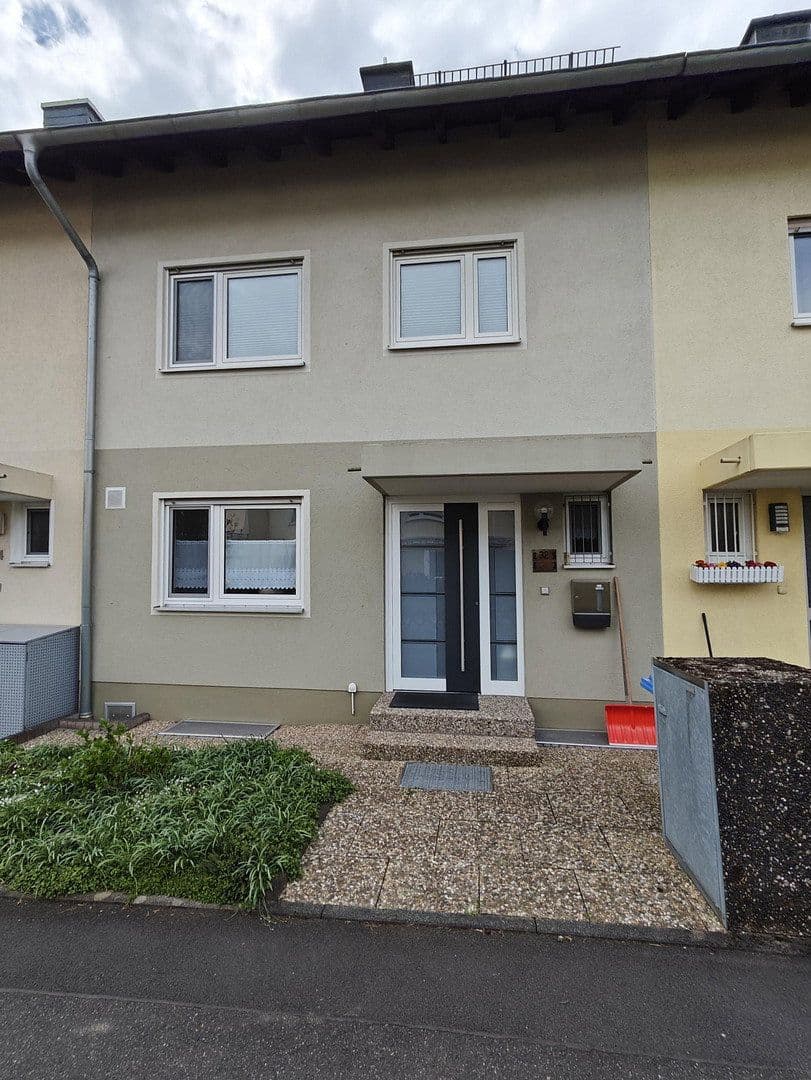 Predaj domu 137 m², pozemek 213 m², Flörsheim, Hesensko Predaj domu 137 m², pozemek 213 m², Flörsheim, Hesensko