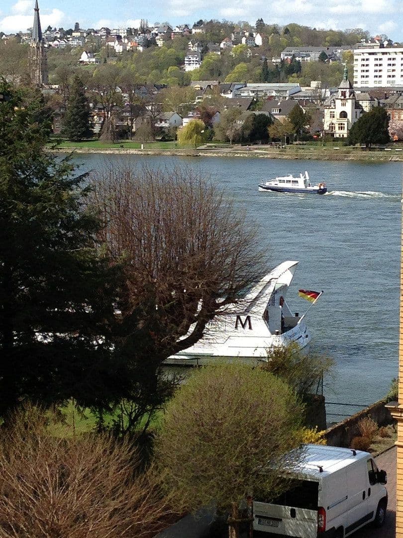 Prenájom bytu 4-izbový 120 m², Koblenz, Porýnie-Falcko Prenájom bytu 4-izbový 120 m², Koblenz, Porýnie-Falcko