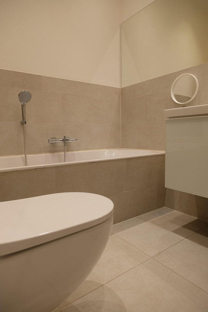 Predaj bytu 4-izbový 130 m², Berlin, Berlín Predaj bytu 4-izbový 130 m², Berlin, Berlín