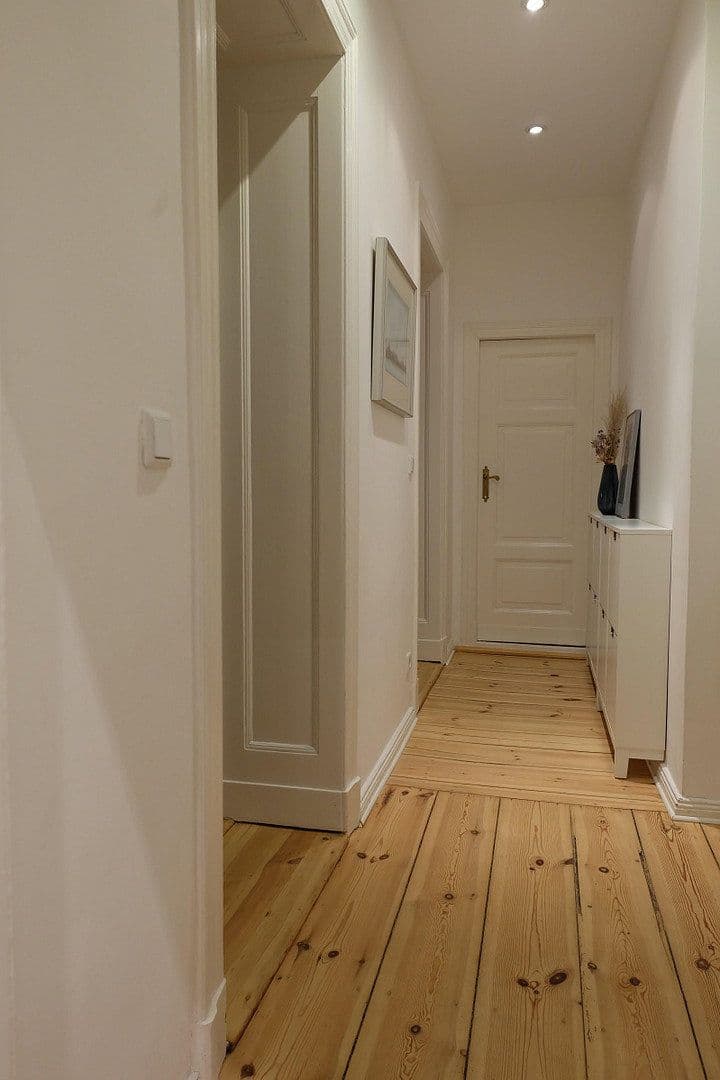 Predaj bytu 4-izbový 130 m², Berlin, Berlín Predaj bytu 4-izbový 130 m², Berlin, Berlín