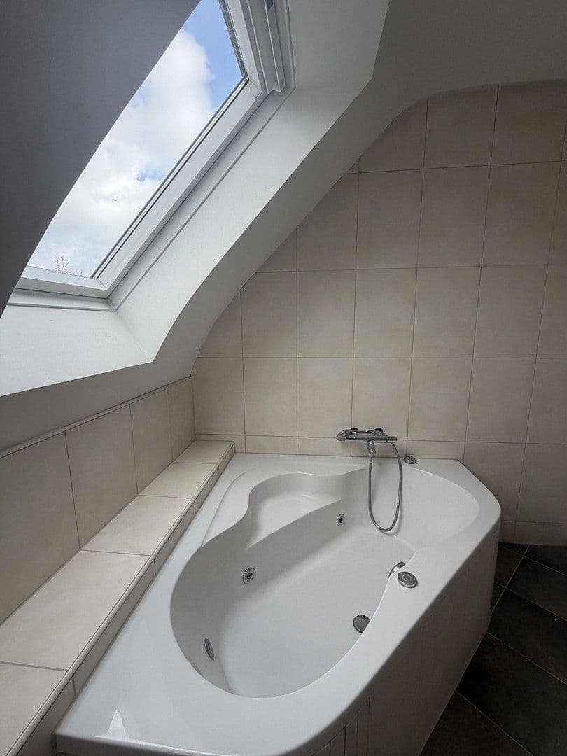 Predaj domu 145 m², pozemek 329 m², Rüsselsheim am Main, Hesensko Predaj domu 145 m², pozemek 329 m², Rüsselsheim am Main, Hesensko